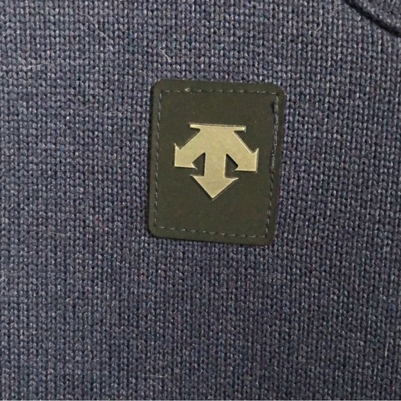 Descente 1/4 zip blue sweater. - Picture 6 of 9